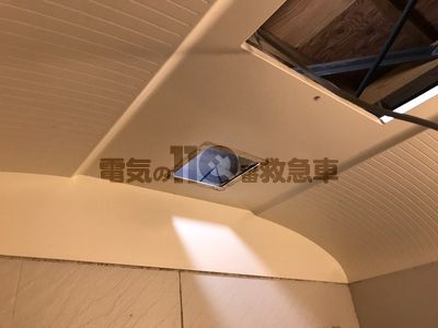 換気扇を取外した浴室の天井のイメージ