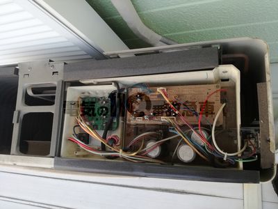 故障したエアコン室外機の基板