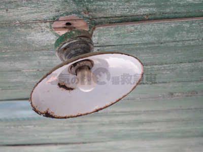 白熱電球を使用した古い屋外照明