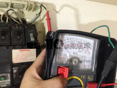 テスターによる停電区画の電圧調査のイメージ