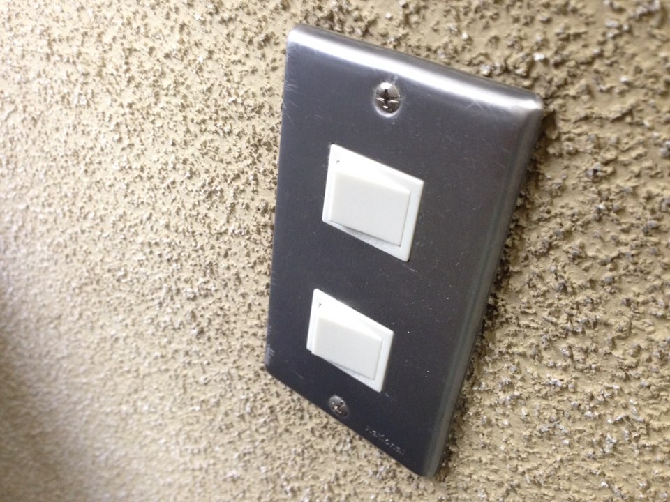 【電気スイッチの種類】壁の埋め込み照明スイッチなどの種類を紹介! | 電気工事なら電気の110番