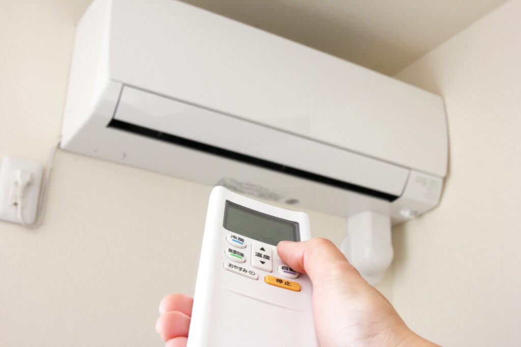 エアコンの暖房が効かない原因はガスにあり？自分でできる対策と業者の費用相場について紹介