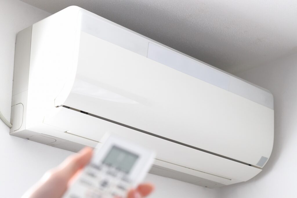 「暖房使用時の節電対策」実践者は意外と少ない？室外機清掃を行う人は10%未満との調査結果