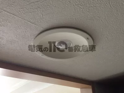 人感センサーライト 防犯効果抜群 Led ソーラー 電池タイプ等最新機種への交換取付の方法を解説 電気工事なら電気の110番