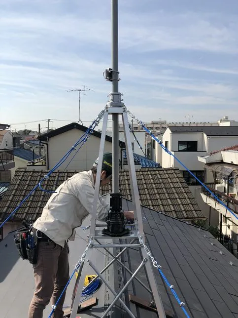 屋根や高台でBSアンテナの設置