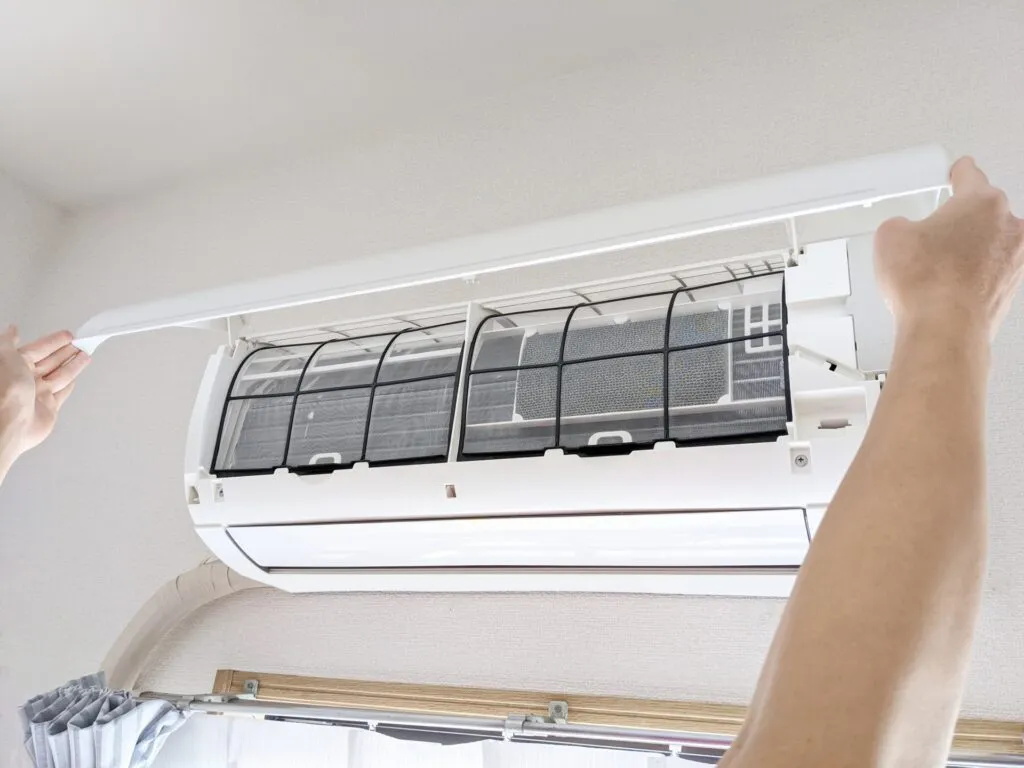 エアコンフィルターのお手入れ完全ガイド:清掃の注意点と効率的な方法